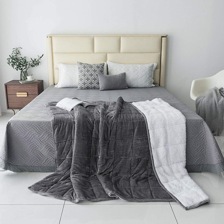 Uttermara Sherpa Fleece Weighted Blanket 15 lb hero image